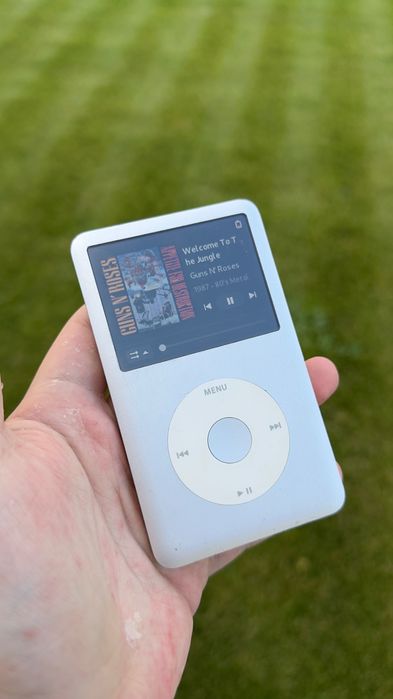 Apple iPod Classic 80GB シルバー/ブラック2台 Apple iPod Classic 80GB シルバー/ブラック2台