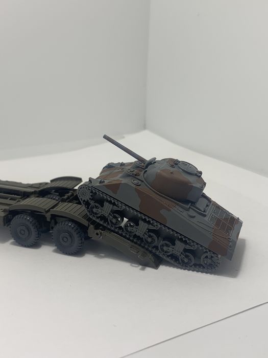 Transporte militar com tanque da Roco escala 1/87