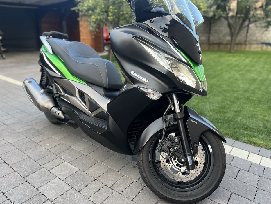 Максі скутер Kawasaki J300