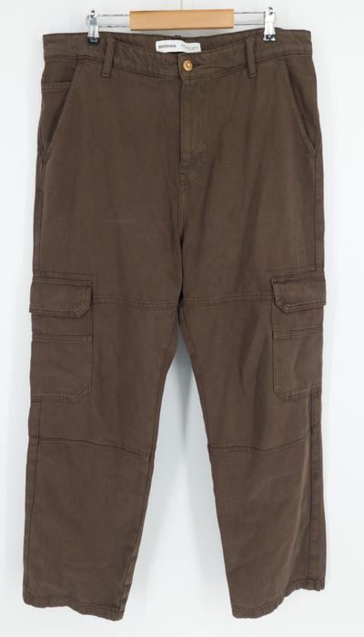 Jeansy cargo proste brązowe Bershka 46
