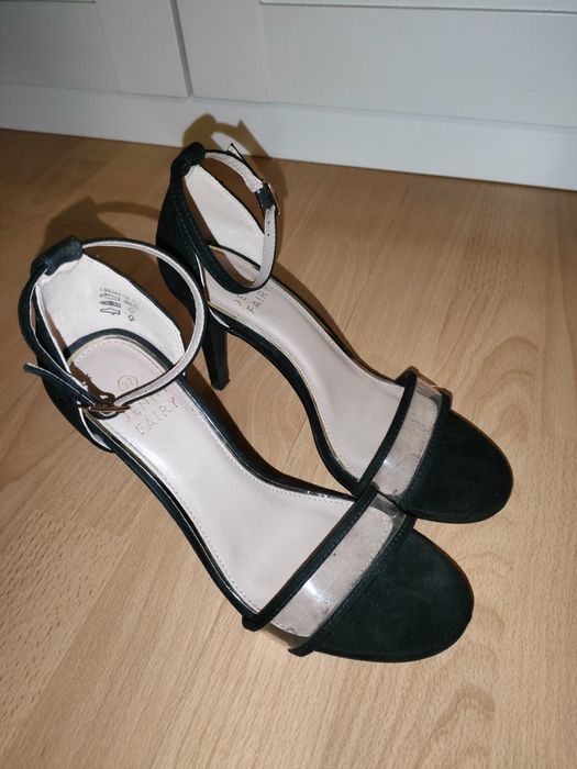 Piękne, klasyczne sandałki na szpilce r. 37