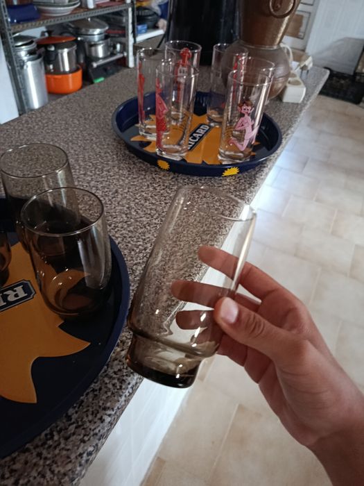 Conjunto de 9 copos clássicos com bandeja