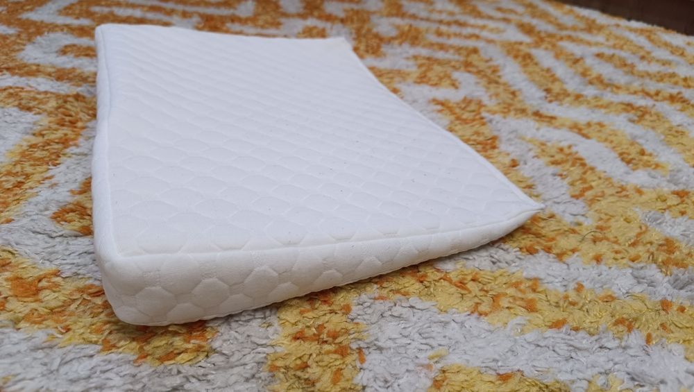 Подушка антирефлюксна для немовлят