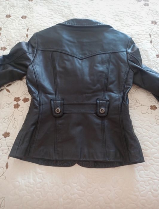 Blusão couro/pele Stradivarius tam. M equivale S