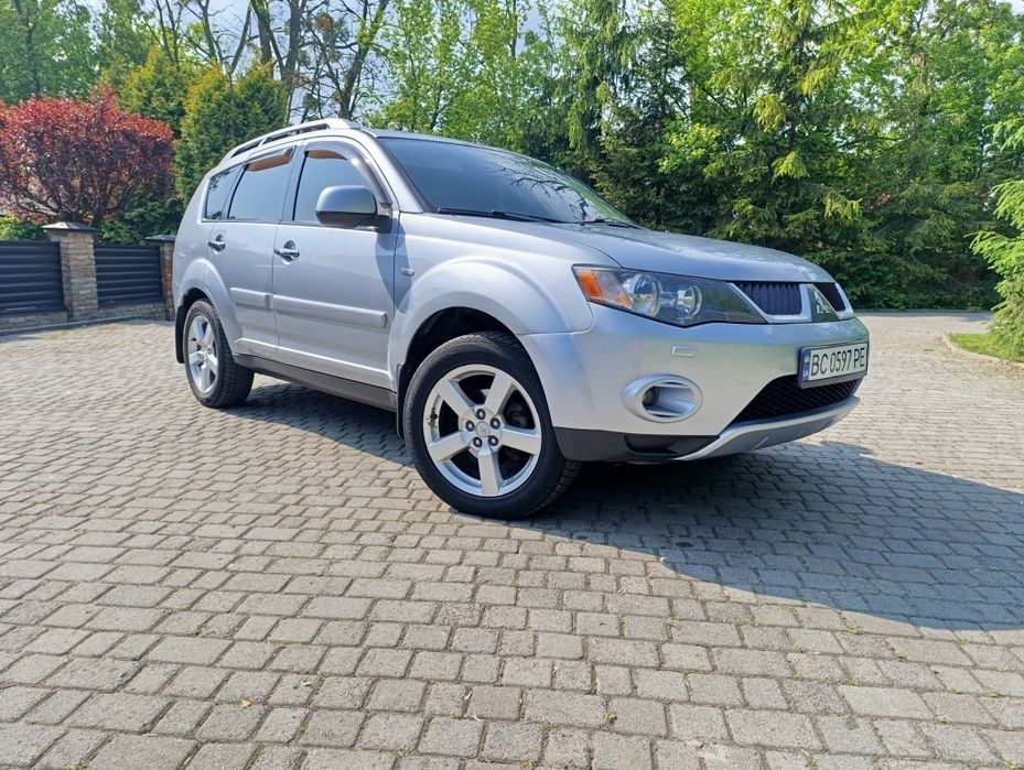 Mitsubishi Outlander XL
