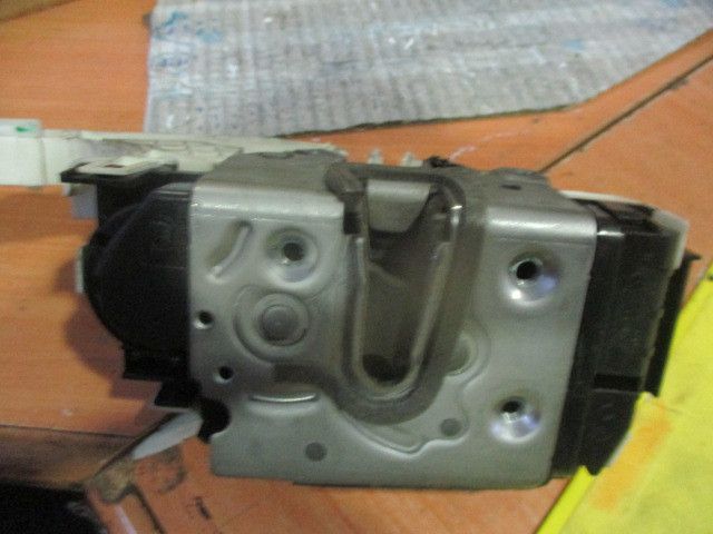 Fechadura / fecho porta frente direito MERCEDES-BENZ Classe C Carrinha