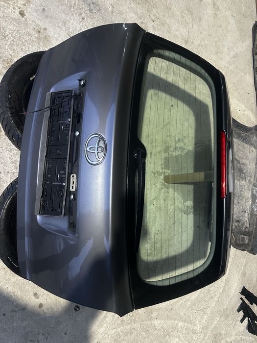 Ляда кришка багажника toyota avensis t25 авенсіс т25