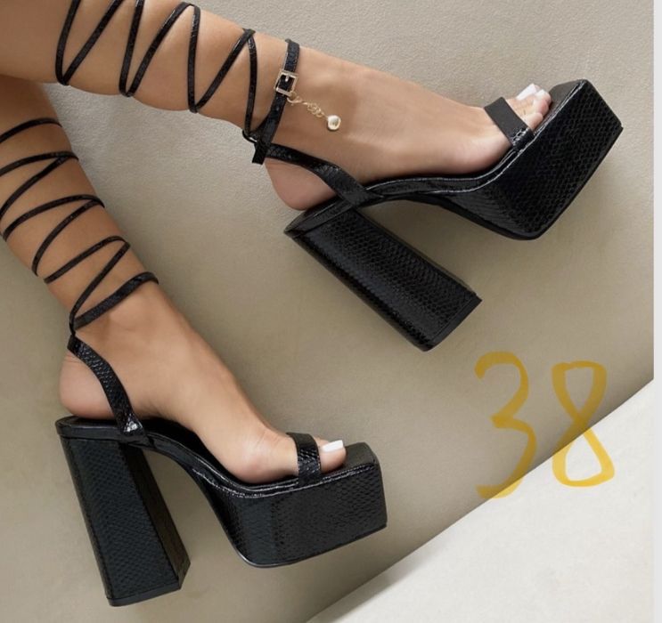 Nowe buty z kartonem