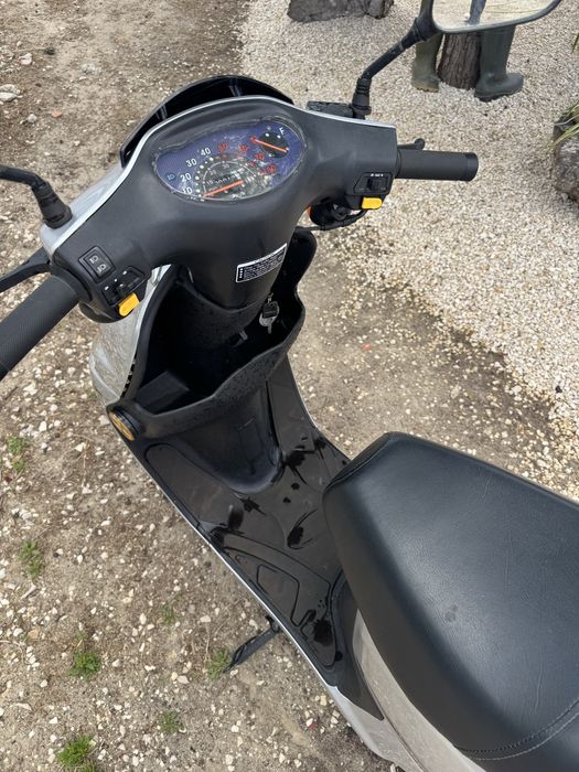 Scooter nova ainda com plasticos por retirar