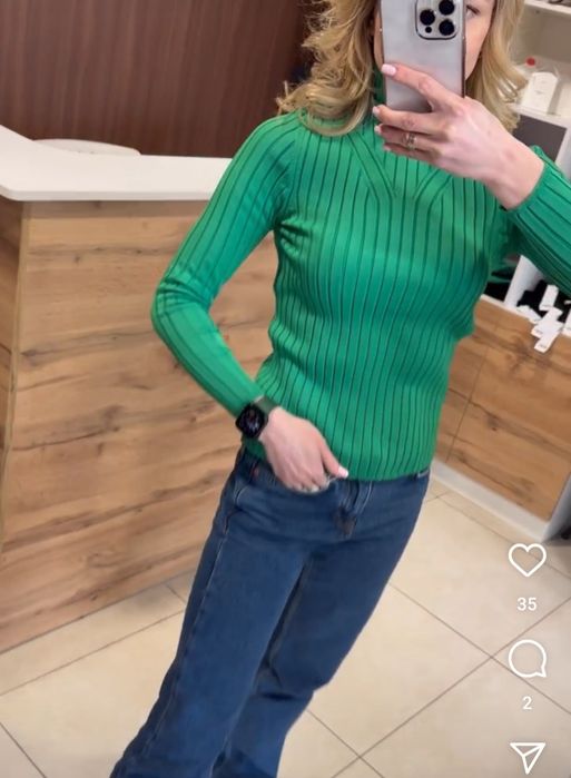 Гарний гольфік зеленого кольору,новий, у розмірі С.