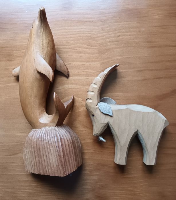 Dois animais de madeira
