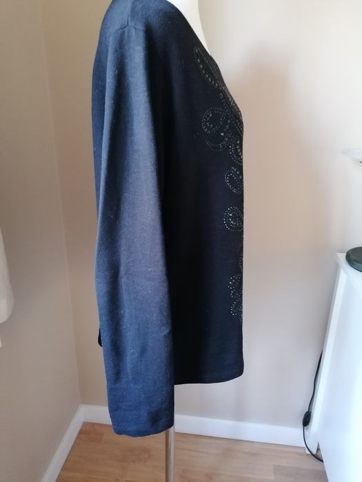 Czarna bluza firmy C&A