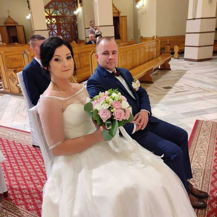 Suknia ślubna w kolorze ecru