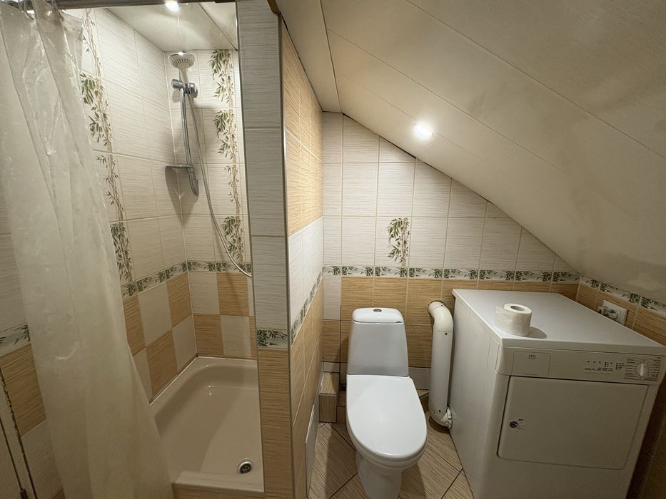 Продам частину будинку на Олега Антонова( Максима Шимка)