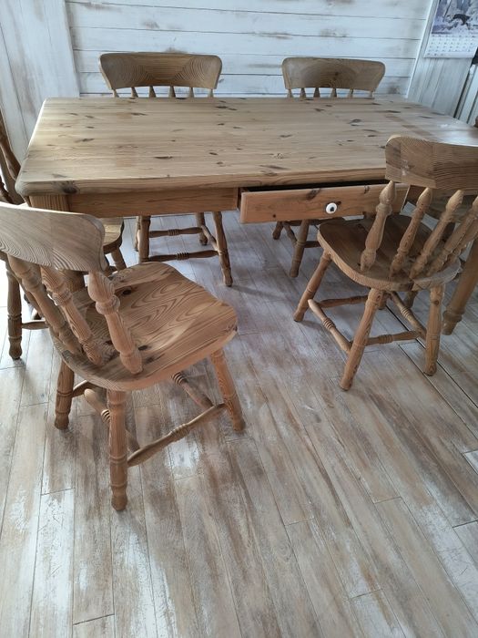 Stół drewniany z 6 krzesłami