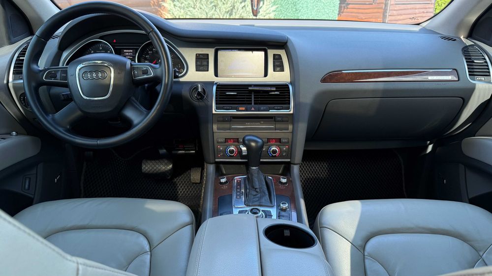 Audi Q7 3,0 Дизель 7 місць Гарний стан