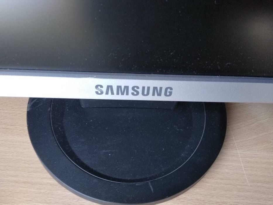 monitor Samsung 19 cali syncmaster Model 920NW biuro monitoring