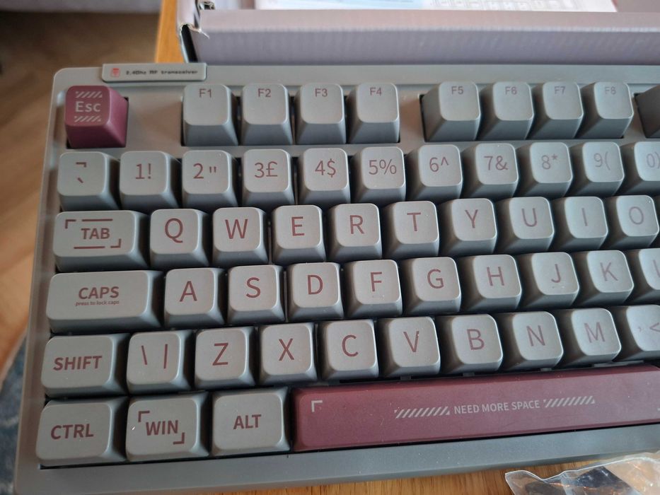 Epomaker RT100–Mechaniczna Klawiatura Gamingowa 97 klawiszy|RGB|MiniTV