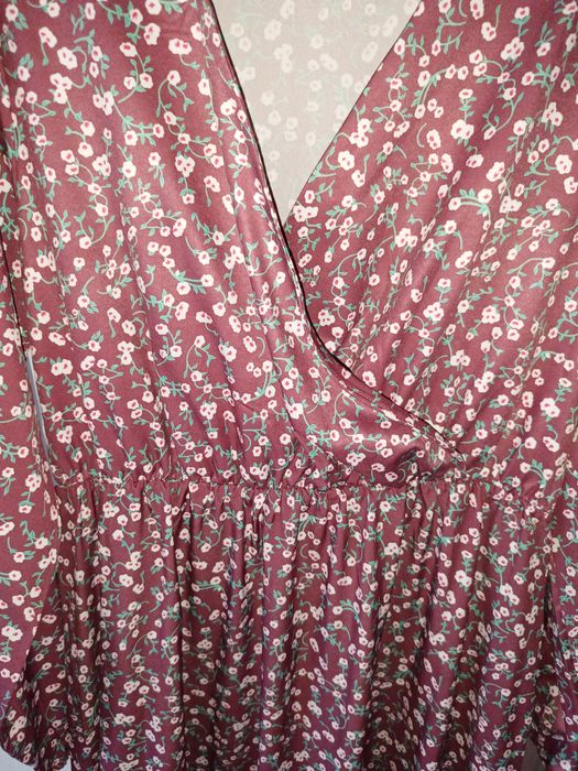 Sukienka w drobne kwiatki r. XL