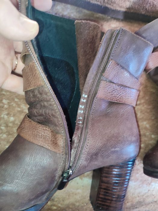 Чоботи 38 р коричневі шкіряні , каблук 8 см