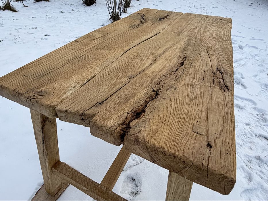 Stół dębowy w stylu rustykalnym