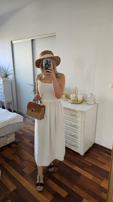 Biała sukienka midi na lato na wakacje z koralikami boho