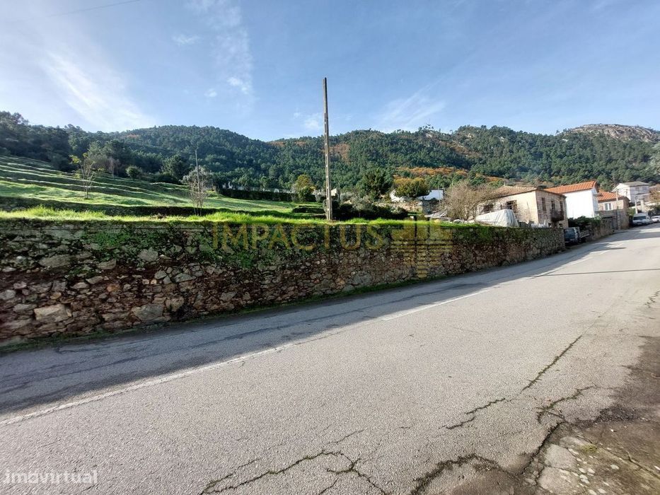Moradia para restauro em terreno 10 000m2 — Paradela E Granjinha, Viseu