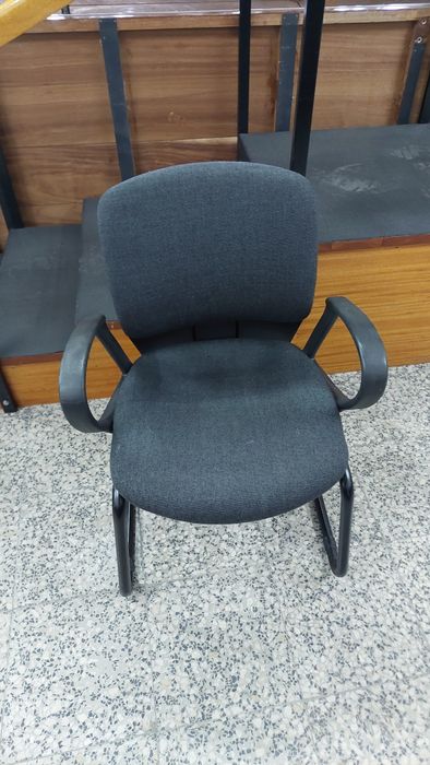 Cadeiras fixa com braços