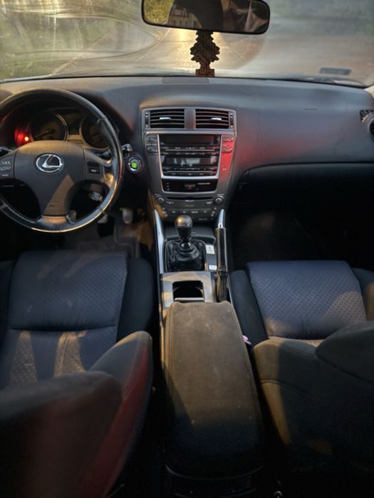 Lexus IS220D / 2.2diesel / klima / manual