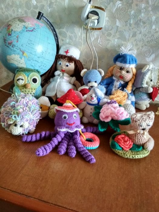 В'язана іграшка "Гадюка під грибочком".