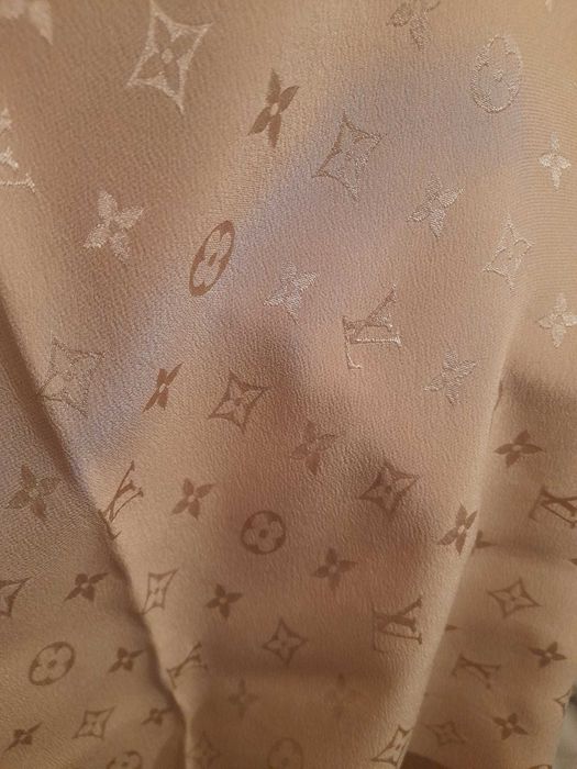 Lenço de seda de senhora, Louis Vuitton, Monograma Marfim.