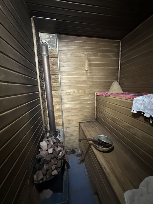 Продається будинок з банею та басейном