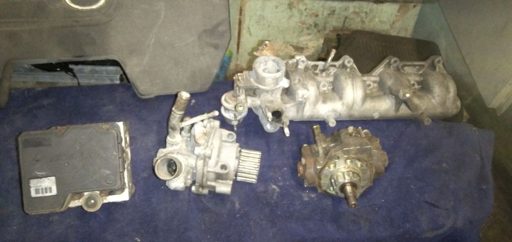 Двигатель,коробка ,рулевая рейка.