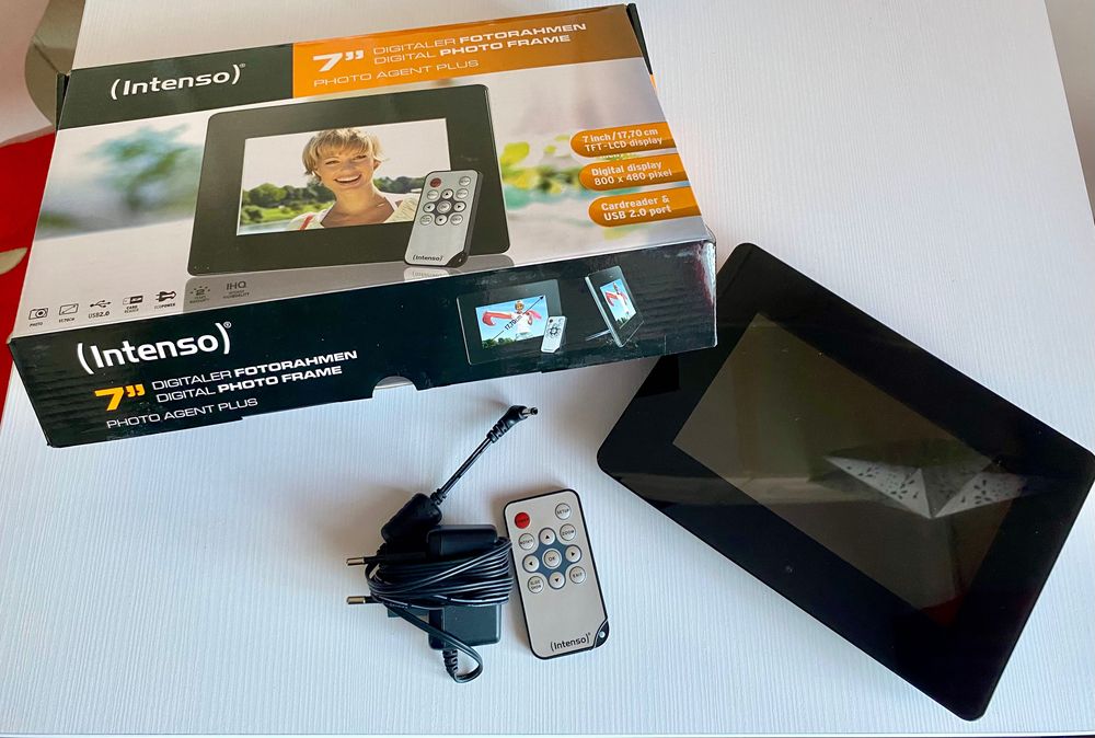 Ramka cyfrowa elektroniczna Intenso 7’” uszkodzona ramka na zdjęcia