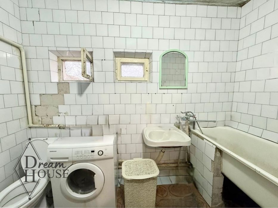 Продаж 2 поверхового цегляного будинку