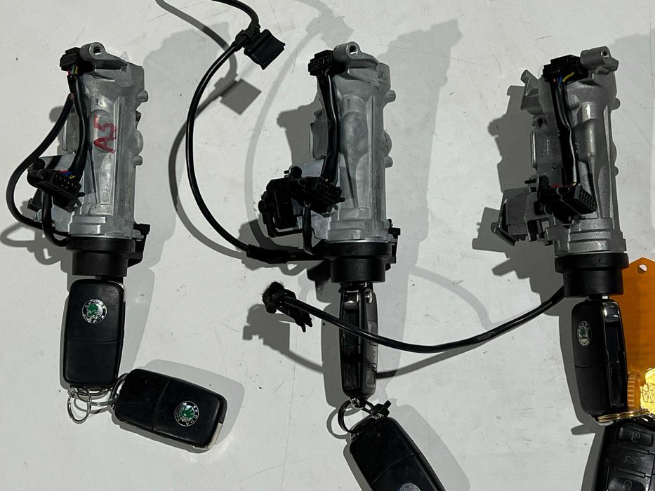 Замок зажигания Шкода А5 Гольф 5 замок запалювання Skoda A5 Golf 5