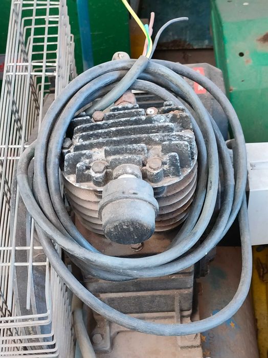 Vendo várias máquinas e compressores