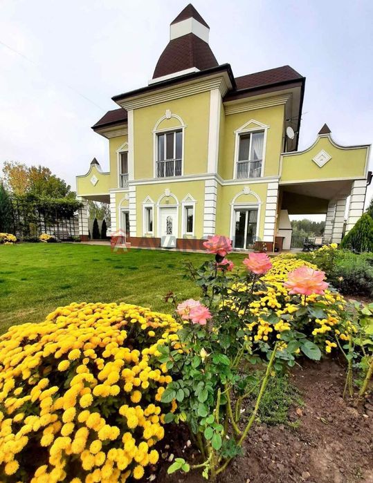 Комфортабельний особняк в Дахнівці