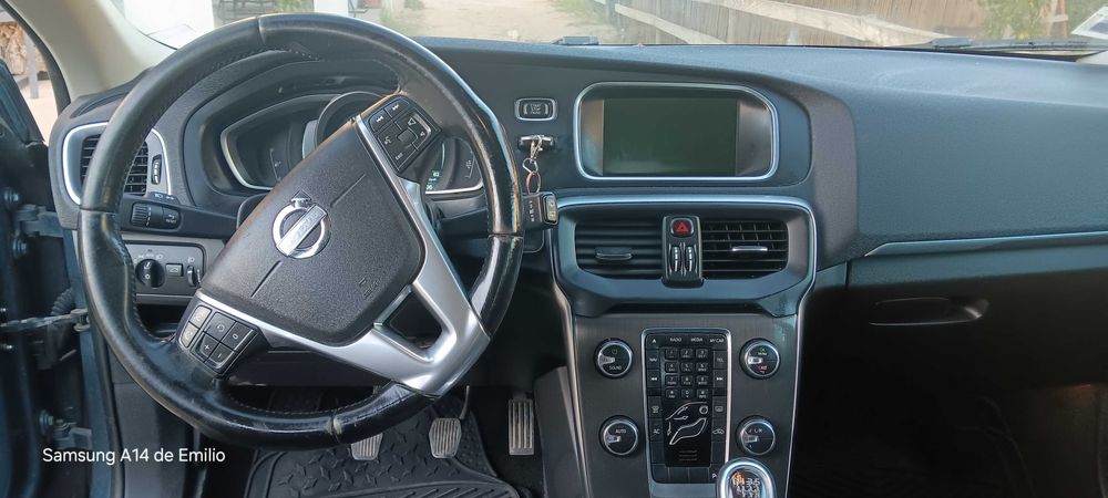 VOLVO V40  1.6 Momentum