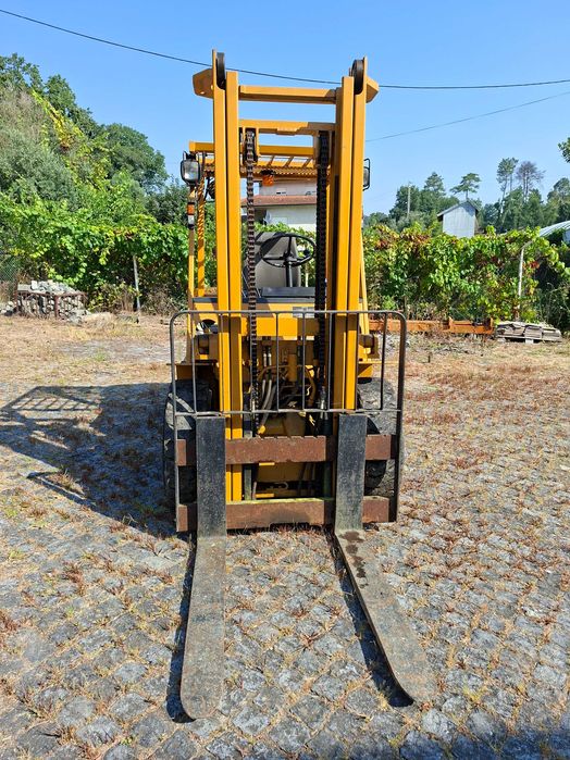 Empilhador Komatsu 4.T a diesel impecável