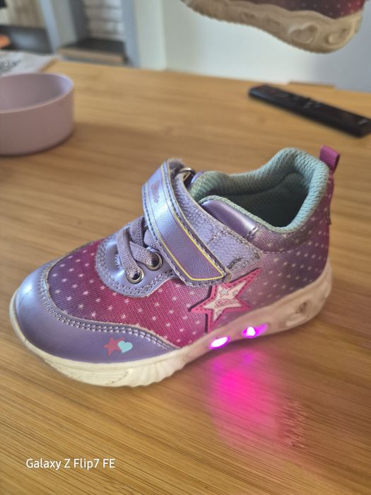 Adidaski świecące dla dziewczynki 23