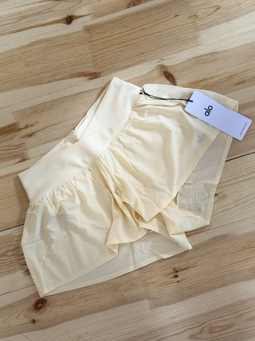 Alo Yoga V-Cute Running Short  XS / Alo Yoga шорти