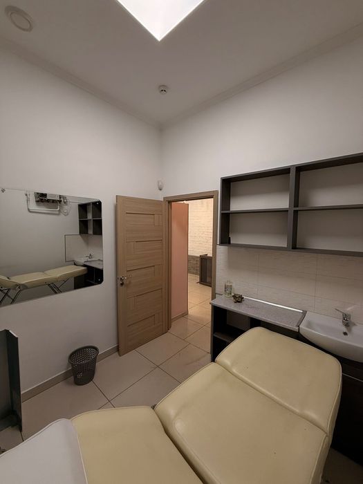 Приміщення в центрі під салон краси/барбершоп / стоматологію