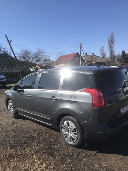 Продам Пежо 5008