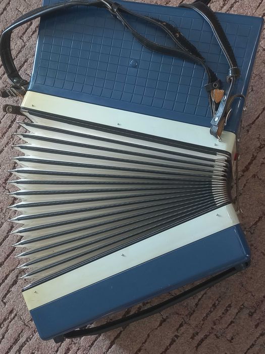 Акордеон  ( аккордеон ) Weltmeister Cordal