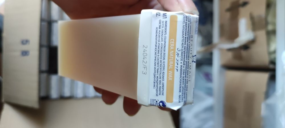 Cera roll on Beauty Image