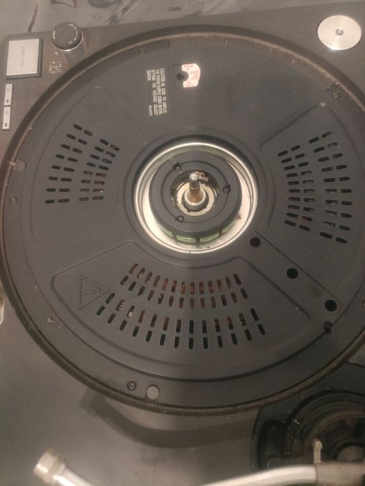 Vende-se gira discos