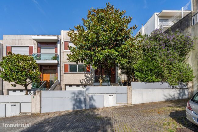 Moradia T5 Gaveto em zona Premium de Braga - Fraião!