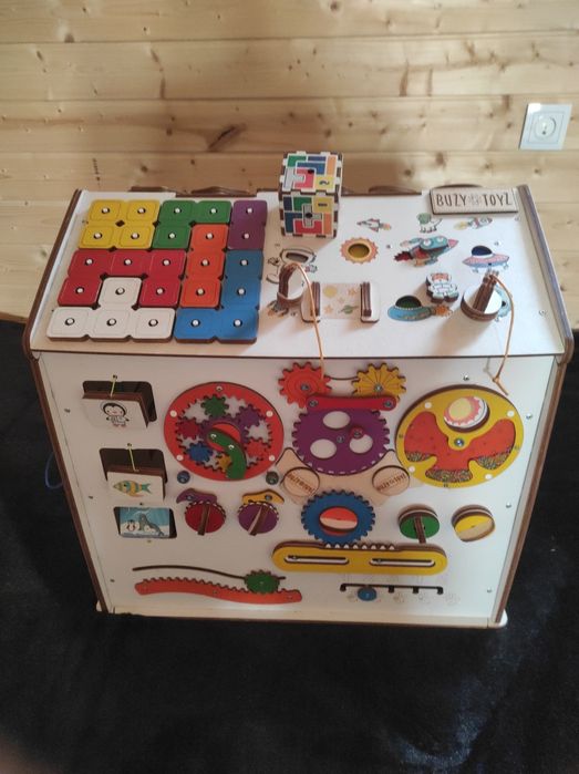 Domek manipulacyjny drewniany Montessorii