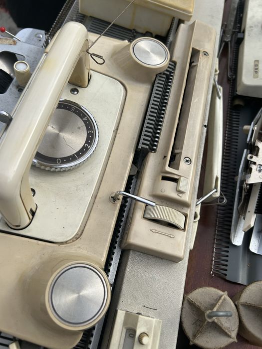 Maquina de Tricotar - EMPISAL